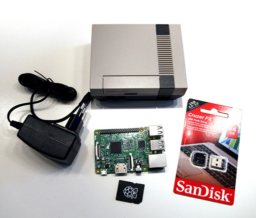 Raspberry Pi avec adaptateur secteur, console rétro et carte mémoire SanDisk Cruzer Fit