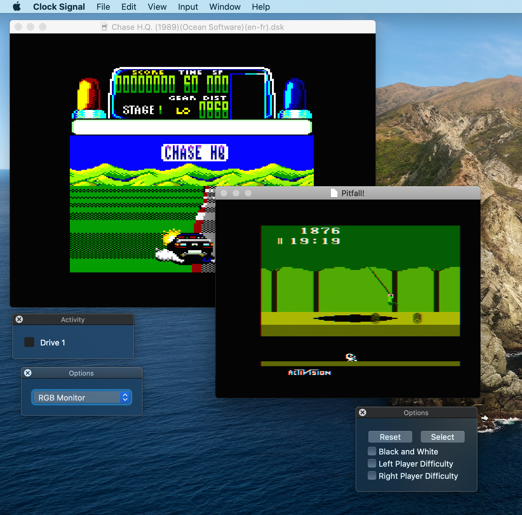Un émulateur affichant des jeux rétro sur écran composite avec des interfaces de "Clock Signal" et des options de jeu comme Pitfall et Chase HQ Attribut alt : Capture d’écran d’un logiciel émulant des jeux vidéo anciens comme "Pitfall!" et "Chase H.Q" sur plusieurs systèmes rétro avec interface utilisateur et paramètres de jeu